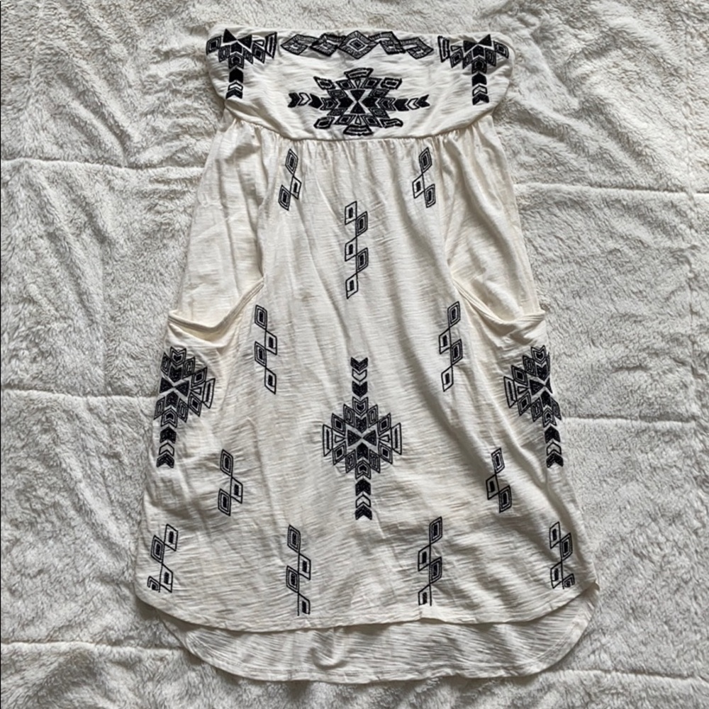 Express Strapless Dress - Picture 2 of 9